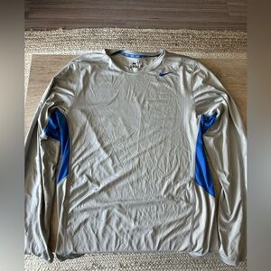 Nike dri-fit long sleeve shirt
Condition: great condition, worn 3 times.